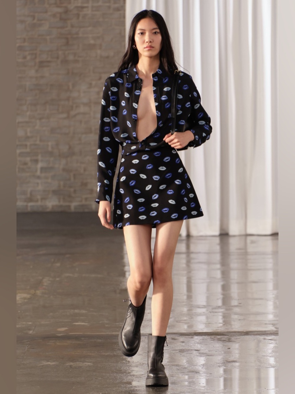 ZARA Blue Lip Print Black A-Line Mini Skirt High Waist Flared Womens Large New